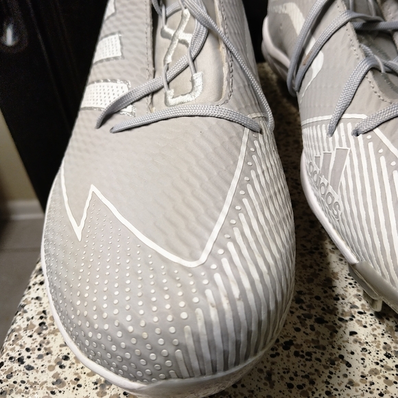 Adidas basketball shoes - Picture 2 of 8